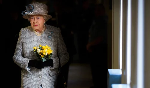Η βασίλισσα που οδηγούσε μόνη της το Ρέιντζ της δε κατοικεί πια εδώ- Οι Βρετανοί πενθούν για τη βασίλισσα Ελισάβετ
