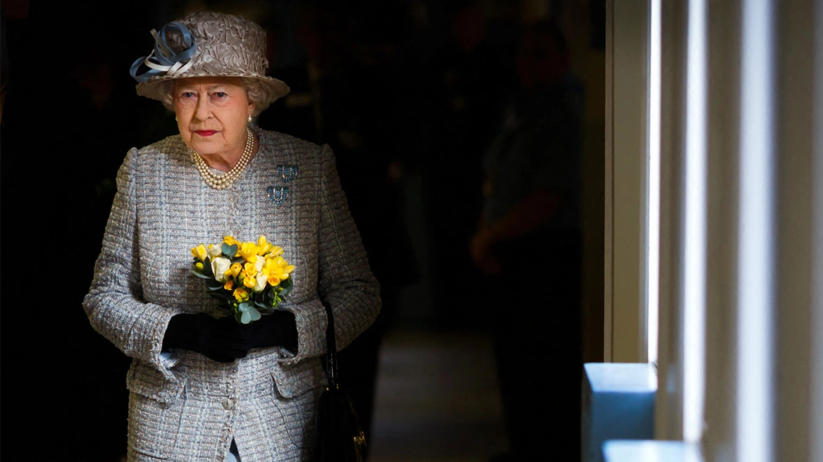 Η βασίλισσα που οδηγούσε μόνη της το Ρέιντζ της δε κατοικεί πια εδώ- Οι Βρετανοί πενθούν για τη βασίλισσα Ελισάβετ