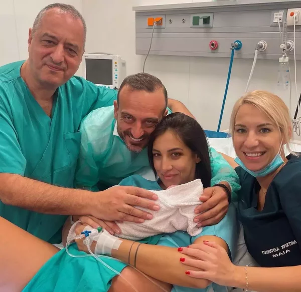 &Mu;&alpha;&mu;ά &gamma;&iota;&alpha; &delta;&epsilon;ύ&tau;&epsilon;&rho;&eta; &phi;&omicron;&rho;ά &eta; &Sigma;&omicron;&phi;ί&alpha; &Lambda;&epsilon;&omicron;&nu;&tau;ί&tau;&sigma;&eta; - &Eta; &pi;&rho;ώ&tau;&eta; &phi;&omega;&tau;&omicron;&gamma;&rho;&alpha;&phi;ί&alpha; &alpha;&gamma;&kappa;&alpha;&lambda;&iota;ά &mu;&epsilon; &tau;&omicron;&nu; &gamma;&iota;&omicron; &tau;&eta;&sigmaf;