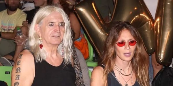 O &Nu;ί&kappa;&omicron;&sigmaf; &Kappa;&alpha;&rho;&beta;έ&lambda;&alpha;&sigmaf; &mu;&upsilon;&epsilon;ί &tau;&omicron;&nu; &mu;&iota;&kappa;&rho;ό &tau;&omicron;&upsilon; &gamma;&iota;&omicron; &sigma;&tau;&eta; &mu;&omicron;&upsilon;&sigma;&iota;&kappa;ή - &Eta; &pi;&rho;ώ&tau;&eta; &tau;&omicron;&upsilon;&sigmaf; &phi;&omega;&tau;&omicron;&gamma;&rho;&alpha;&phi;ί&alpha;