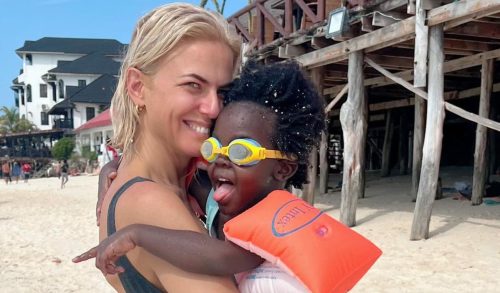 Χριστίνα Κόντοβα: Τα διαφορετικά Χριστούγεννα στη Ζανζιβάρη αγκαλιά με την κόρη της Έιντα