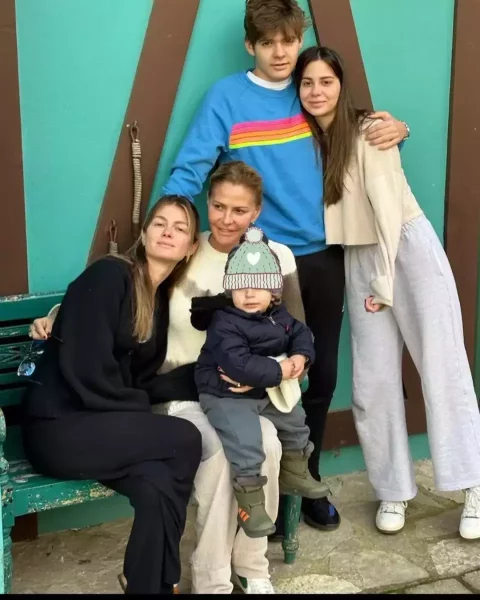 &Tau;&zeta;έ&nu;&eta; &Mu;&pi;&alpha;&lambda;&alpha;&tau;&sigma;&iota;&nu;&omicron;ύ: &Pi;&omicron;&zeta;ά&rho;&epsilon;&iota; &pi;&rho;ώ&tau;&eta; &phi;&omicron;&rho;ά &mu;&epsilon; &tau;&alpha; &tau;έ&sigma;&sigma;&epsilon;&rho;&alpha; &pi;&alpha;&iota;&delta;&iota;ά &tau;&eta;&sigmaf;