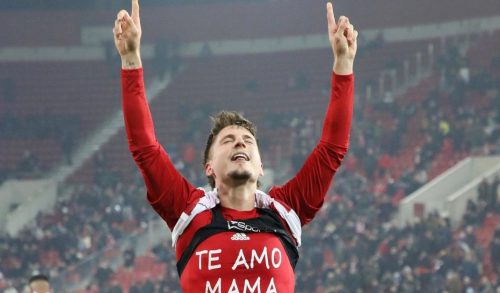 Te Amo Mama: Συγκίνησε ο ποδοσφαιριστής του Ολυμπιακού με την αφιέρωση στη μητέρα του που πέθανε