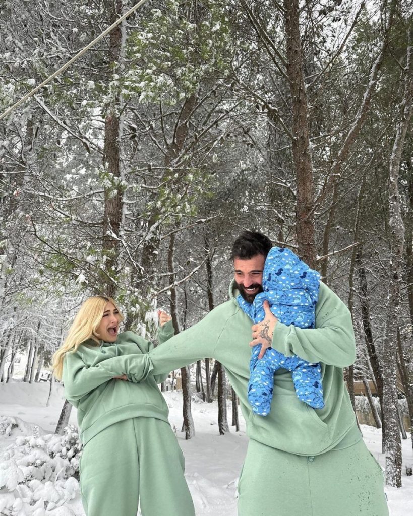 Δημήτρης Αλεξάνδρου: Αγκαλιά με τον γιο του στο χιονοδρομικό κέντρο Παρνασσού (pic)