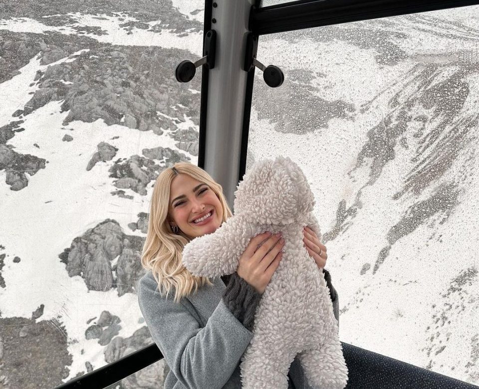 Ιωάννα Τούνη: Στο χιονοδρομικό του Παρνασσού αγκαλιά με το γιο της