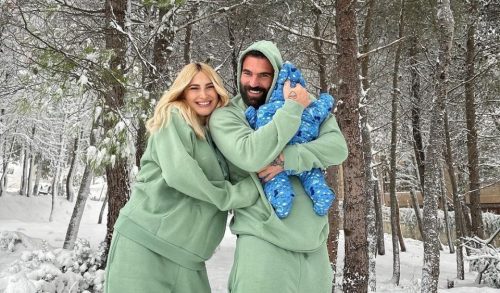 Ιωάννα Τούνη – Δημήτρης Αλεξάνδρου: Αγκαλιά με τον νεογέννητο γιο τους στα χιόνια!