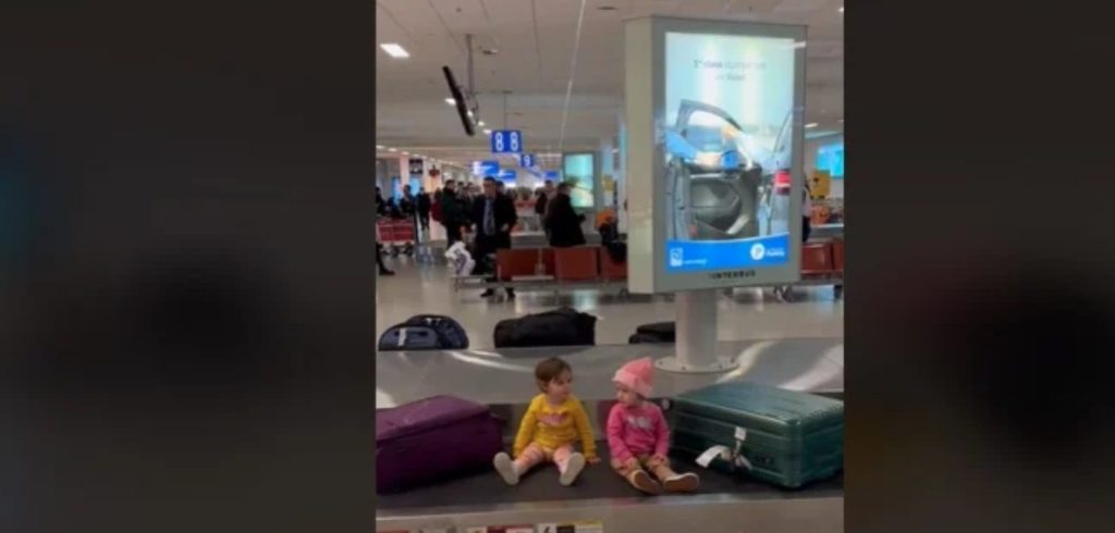 Χριστίνα Μπόμπα: Αντιδράσεις για το βίντεο με τις δίδυμες κόρες της στον ιμάντα αποσκευών