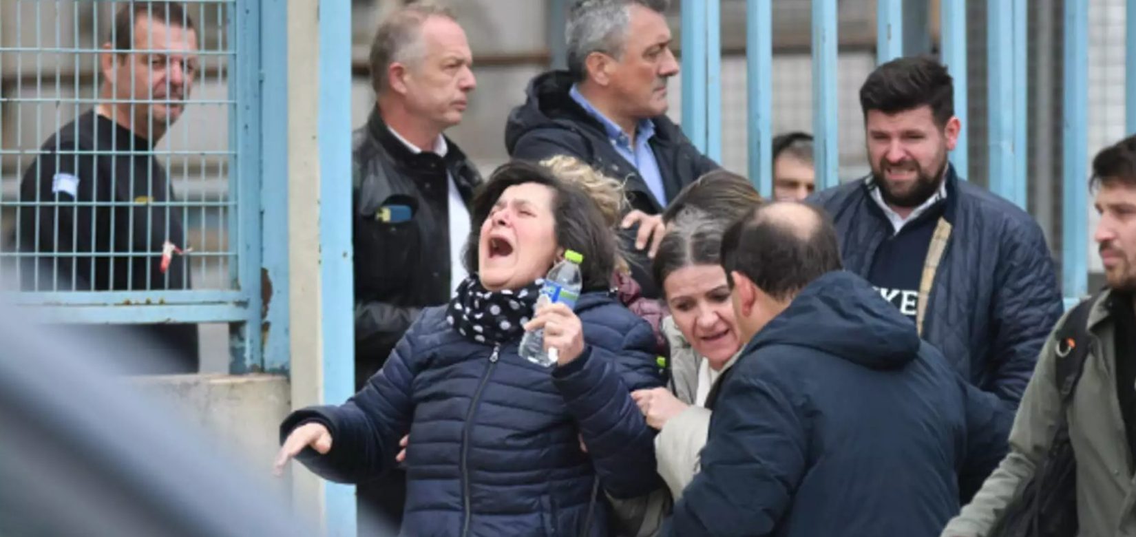 Σκηνές αρχαίας τραγωδίας έξω από το Νοσοκομείο Λάρισας - Συγγενείς καλούνται να αναγνωρίσουν θύματα