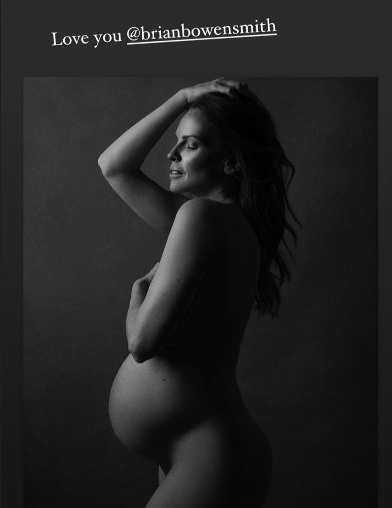 Χίλαρι Σουάνκ: Οι «μαγικές» γυμνές φωτογραφίες της κατά τη διάρκεια της εγκυμοσύνης της