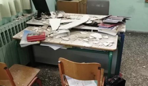 Κατέρρευσε τμήμα της οροφής σε τάξη δημοτικού σχολείου στο Βόλο
