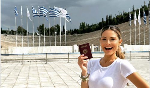Η Μαρία Μενούνος, λίγο πριν γίνει μαμά, πήρε το ελληνικό διαβατήριο!