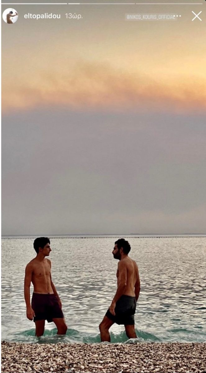 Ο Νίκος Κουρής παλεύει με το γιο του στην παραλία - Κι εμείς μένουμε άναυδοι με την ομοιότητα