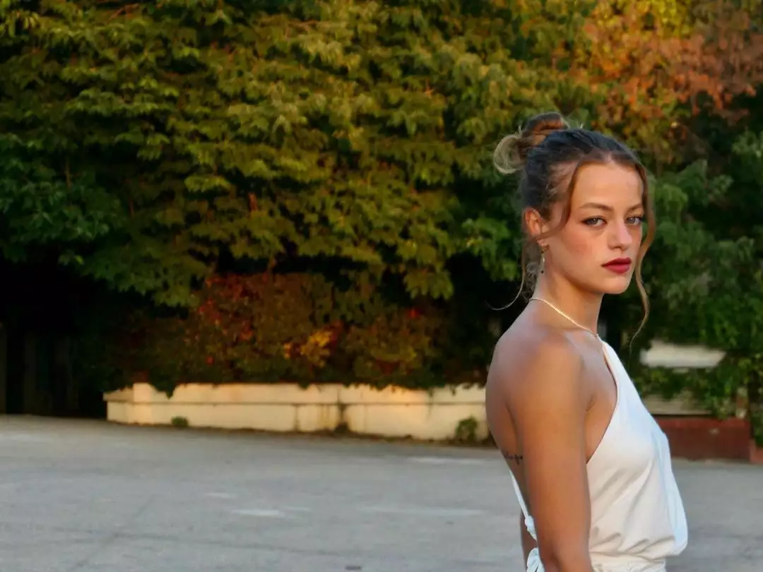 &Delta;&omega;&rho;&omicron;&theta;έ&alpha; &Mu;&epsilon;&rho;&kappa;&omicron;ύ&rho;&eta;: &Omicron;&iota;... &delta;&iota;&alpha;&phi;&omicron;&rho;&epsilon;&tau;&iota;&kappa;έ&sigmaf; &delta;&iota;&alpha;&kappa;&omicron;&pi;έ&sigmaf; &sigma;&tau;&eta; &Mu;ύ&kappa;&omicron;&nu;&omicron; &mu;&epsilon; &tau;&iota;&sigmaf; &kappa;ό&rho;&epsilon;&sigmaf; &tau;&iota;&sigmaf; &Eta;&lambda;έ&kappa;&tau;&rho;&alpha; &kappa;&alpha;&iota; &Gamma;&alpha;ί&alpha;