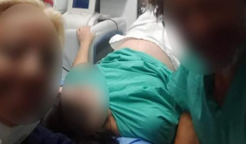 Σε ασθενοφόρο γέννησε έγκυος στην Αλεξανδρούπολη - Είχε εκκενωθεί το νοσοκομείο
