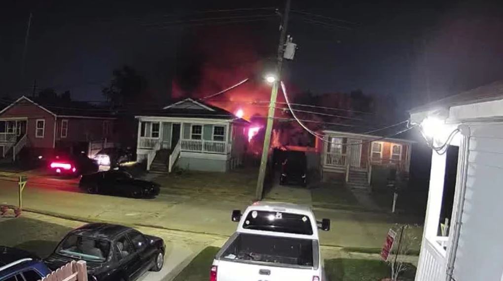 Τρία παιδιά βρήκαν φρικτό θάνατο από φωτιά στο σπίτι τους – Η μητέρα κατηγορεί τον πατέρα για εμπρησμό