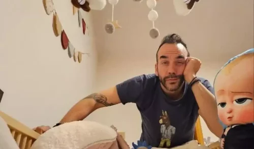 Πάνος Μουζουράκης: Μας δείχνει για πρώτη φορά το δωμάτιο της κόρης του