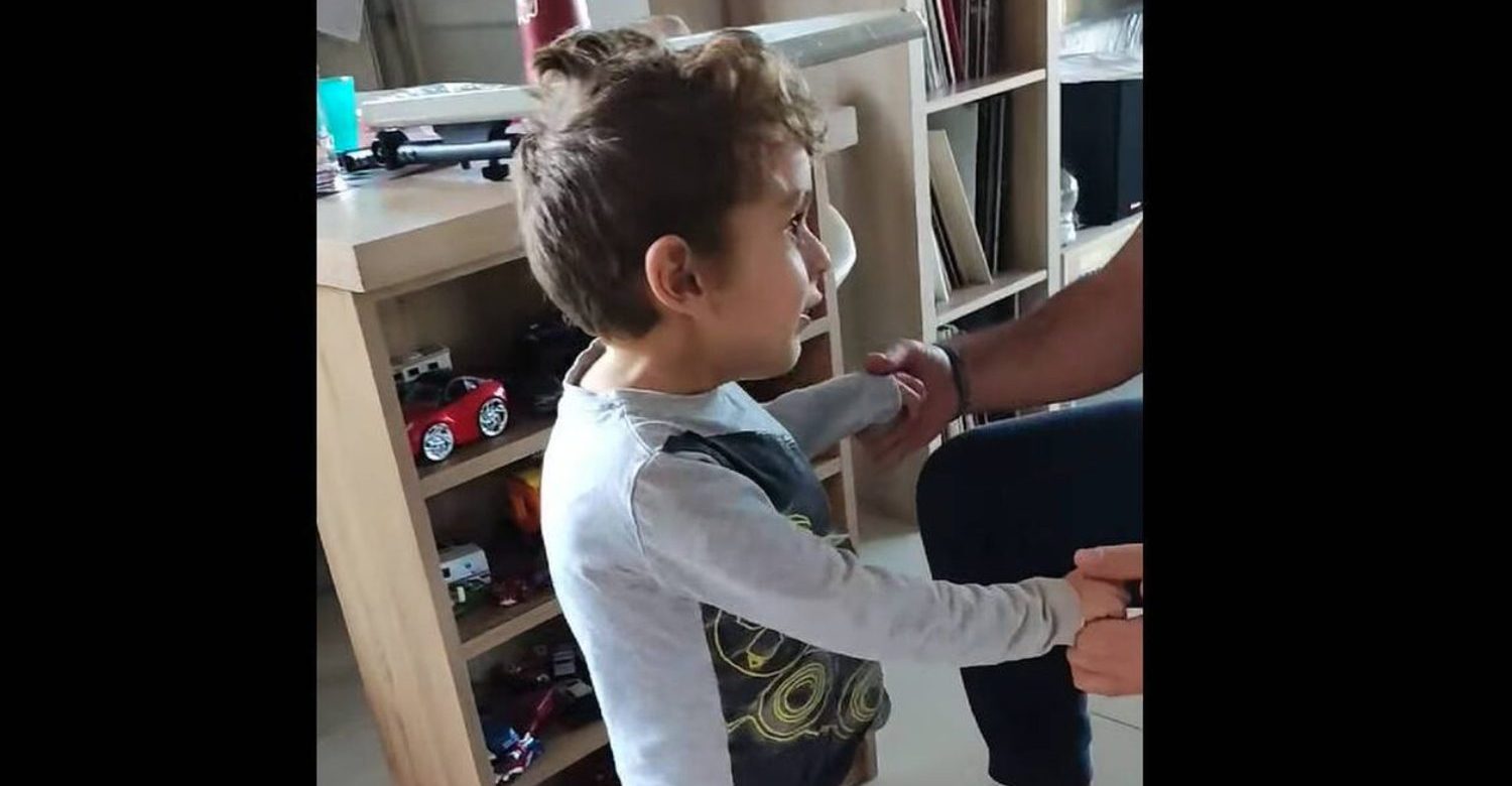 Μήνυμα δύναμης στέλνει ο μικρός Παναγιώτης - Ραφαήλ - 4 χρόνια μετά τη θεραπεία κάνει τα πρώτα του βήματα