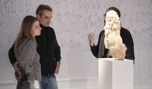 Bόλτα στο Μουσείο για τον Κυριάκο Μητσοτάκη και την κόρη του Δάφνη