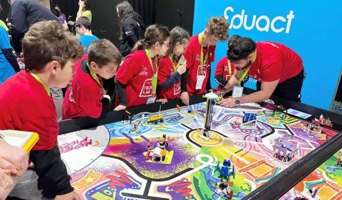 Πώς το παιχνίδι με τα δημοφιλή τουβλάκια δίνει καινοτόμες λύσεις και εμπνέει τα παιδιά