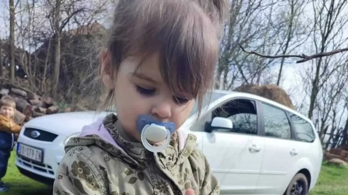 Νεκρό το 2χρονο κοριτσάκι που αγνοούνταν στη Σερβία - Το παρέσυραν με ΙΧ και το πέταξαν σε χωματερή