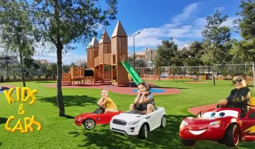 Kids & Cars στη Γλυφάδα: Τα παιδιά παίρνουν το τιμόνι, διασκεδάζουν και διδάσκουν