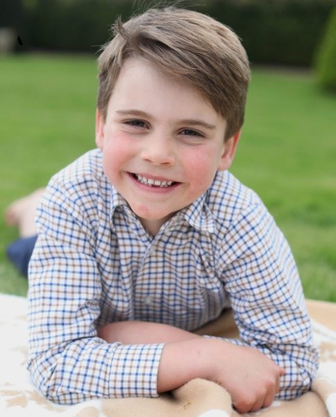 Ο σκανταλιάρης πρίγκιπας Λούις έγινε 6 ετών - Η φωτογραφία της Κέιτ Μίντλετον για τα γενέθλιά του