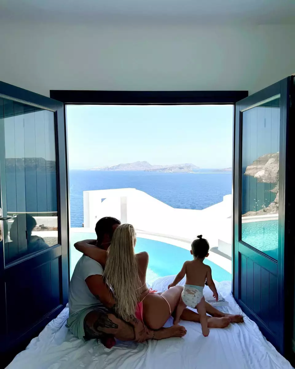 &Eta; &Iota;&omega;ά&nu;&nu;&alpha; &Tau;&omicron;ύ&nu;&eta; &kappa;&alpha;&iota; &omicron; &Delta;&eta;&mu;ή&tau;&rho;&eta;&sigmaf; &Alpha;&lambda;&epsilon;&xi;ά&nu;&delta;&rho;&omicron;&upsilon; &zeta;&omicron;&upsilon;&nu; &tau;&eta; &mu;&alpha;&gamma;&epsilon;ί&alpha; &tau;&eta;&sigmaf; &Sigma;&alpha;&nu;&tau;&omicron;&rho;ί&nu;&eta;&sigmaf; &mu;&epsilon; &tau;&omicron;&nu; &gamma;&iota;&omicron; &tau;&omicron;&upsilon;&sigmaf; &Pi;ά&rho;&eta;