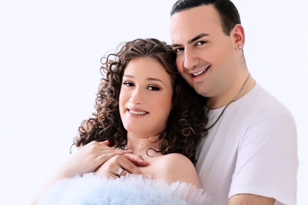 Ιλαέιρα Ζήση: Θηλάζει για πρώτη φορά την κόρη της - Ξετρελαμένος μπαμπάς ο Μαυρίκιος Μαυρικίου (vid)