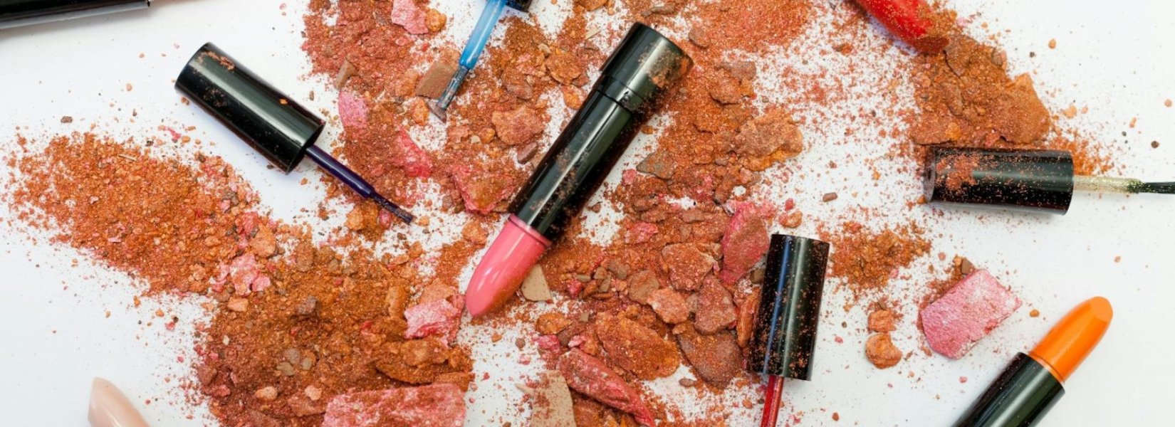 Προσοχή στα κραγιόν: Τι βρήκαν οι επιστήμονες για τα προϊόντα που βάζουμε καθημερινά στα χείλη