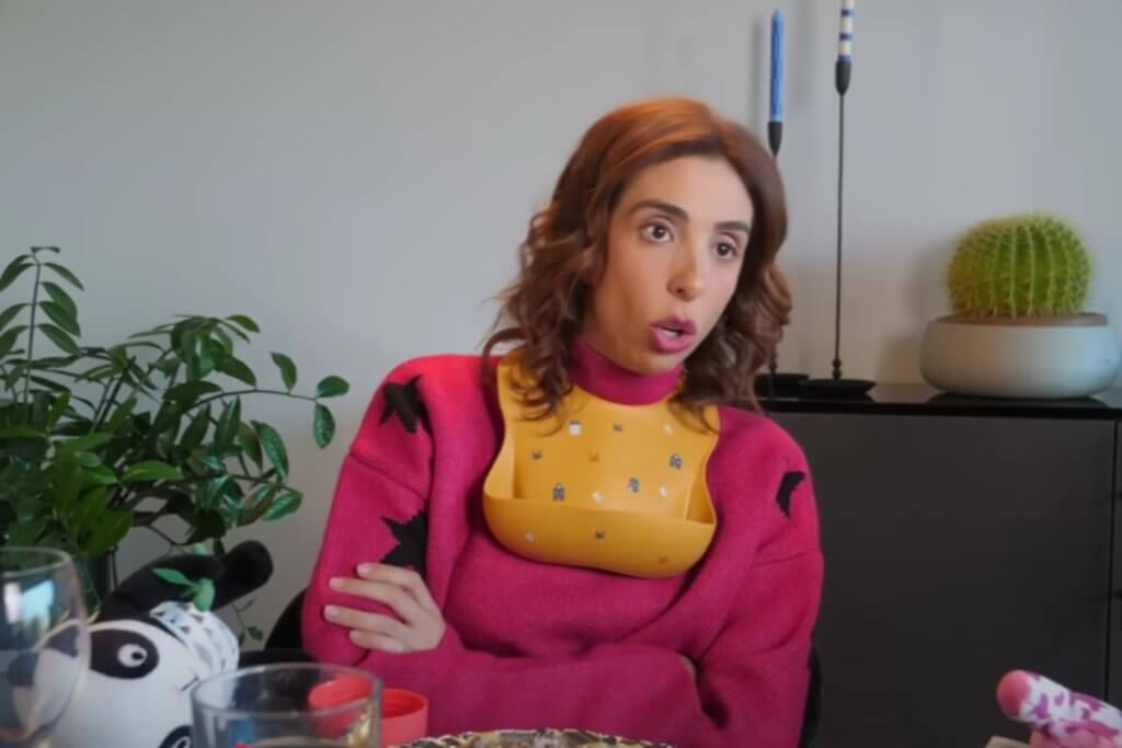 Από το «όχι κινητό στο τραπέζι» στο «φέρε ψωμί και το tablet!»: Η (ξεκαρδιστική) εξέλιξη του οικογενειακού τραπεζιού!