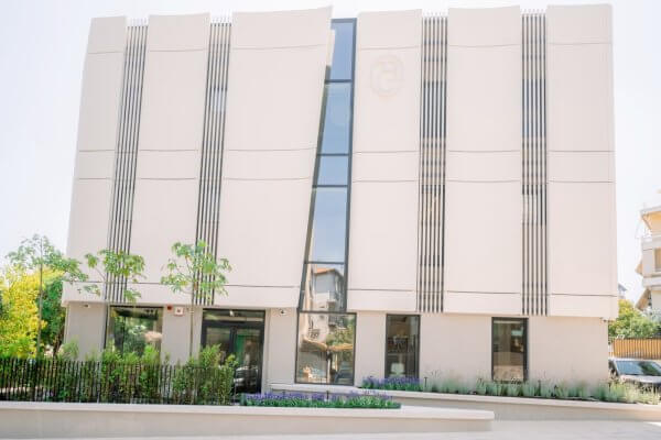 The Birth Center: &Mu;&iota;&alpha; &nu;έ&alpha; &epsilon;&pi;&omicron;&chi;ή &gamma;&iota;&alpha; &tau;&omicron;&nu; &phi;&upsilon;&sigma;&iota;&kappa;ό &tau;&omicron;&kappa;&epsilon;&tau;ό &gamma;&epsilon;&nu;&nu;&iota;έ&tau;&alpha;&iota; &sigma;&tau;&eta;&nu; &Epsilon;&lambda;&lambda;ά&delta;&alpha;
