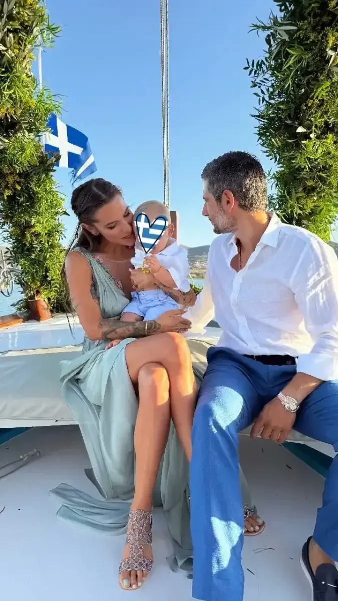 &Epsilon;&rho;&iota;έ&tau;&tau;&alpha; &Kappa;&omicron;ύ&rho;&kappa;&omicron;&upsilon;&lambda;&omicron;&upsilon; &ndash; &Beta;ύ&rho;&omega;&nu; &Beta;&alpha;&sigma;&iota;&lambda;&epsilon;&iota;ά&delta;&eta;&sigmaf;: &Beta;ά&phi;&tau;&iota;&sigma;&alpha;&nu; &tau;&omicron;&nu; &mu;&iota;&kappa;&rho;ό &Lambda;έ&omicron;&nu;&tau;&alpha; &sigma;&tau;&eta;&nu; &Pi;ά&rho;&omicron; (pics)
