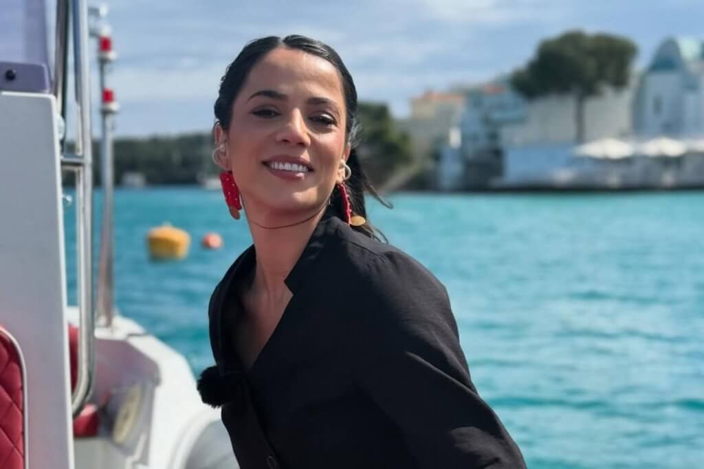 Ευλαμπία Ρέβη: Ο σύζυγός της, Σωτήρης Σκουλούδης τη φωτογραφίζει ενώ θηλάζει τον γιο τους