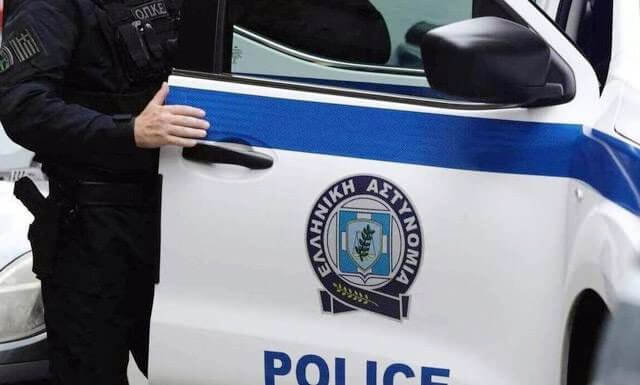 Σοκ στα Τρίκαλα: 18χρονος τηλεφώνησε στην αστυνομία και δήλωσε ότι σκότωσε τη μητέρα του