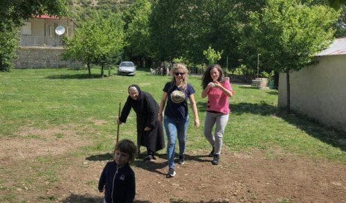 Παγκόσμια Ημέρα Γυναίκας: Η συγκινητική ιστορία της γιαγιάς Κωνστάντως και μιας ολόκληρης γενιάς Ελληνίδων