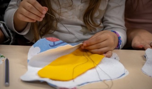 «Έλα μαζί μας»: Το δίκτυο καλοσύνης που αλλάζει τα σχολεία στο Ηράκλειο