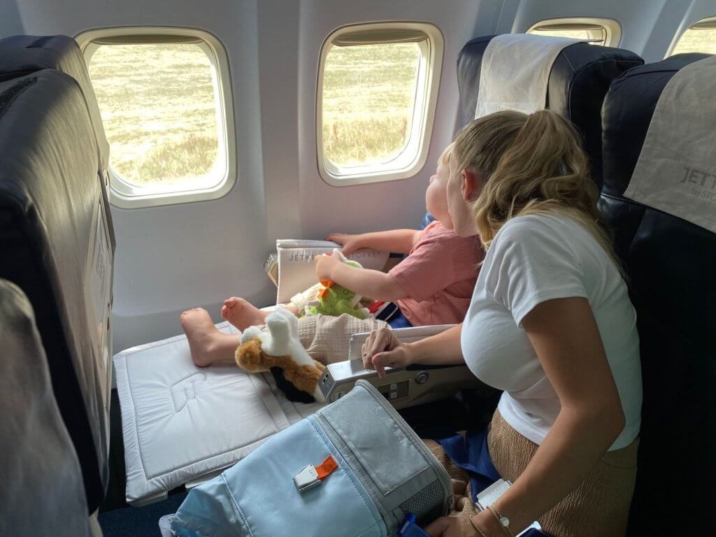 Καλά νέα για τους γονείς: Η Ryanair αλλάζει τους κανόνες για τα παιδιά στα αεροπλάνα