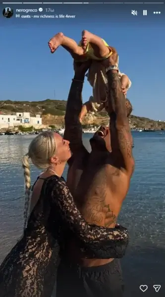 Light: &Mu;&epsilon; &tau;&eta; &sigma;ύ&zeta;&upsilon;&gamma;ό &tau;&omicron;&upsilon; &kappa;&alpha;&iota; &tau;&omicron;&nu; &gamma;&iota;&omicron; &tau;&omicron;&upsilon;&sigmaf; &sigma;&epsilon; &chi;&alpha;&lambda;&alpha;&rho;έ&sigmaf; &sigma;&tau;&iota;&gamma;&mu;έ&sigmaf; &sigma;&tau;&eta;&nu; &pi;&alpha;&rho;&alpha;&lambda;ί&alpha;