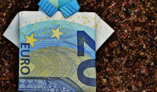 Έ&kappa;&tau;&alpha;&kappa;&tau;&omicron; &epsilon;&pi;ί&delta;&omicron;&mu;&alpha; &pi;&alpha;&iota;&delta;&iota;&omicron;ύ 150 &epsilon;&upsilon;&rho;ώ: &Alpha;&nu;&tau;ί&sigma;&tau;&rho;&omicron;&phi;&eta; &mu;έ&tau;&rho;&eta;&sigma;&eta; &gamma;&iota;&alpha; &tau;&eta;&nu; &pi;&lambda;&eta;&rho;&omega;&mu;ή &tau;&omicron;&upsilon; &Alpha;&upsilon;&gamma;&omicron;ύ&sigma;&tau;&omicron;&upsilon;
