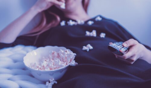 Καναπές, τσιμπολόγημα και κιλά: 10 απλές συμβουλές για σωστή διατροφή