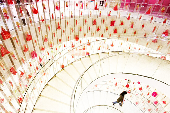 &Omicron; &theta;&alpha;&upsilon;&mu;&alpha;&sigma;&tau;ό&sigmaf; &kappa;ό&sigma;&mu;&omicron;&sigmaf; &tau;&eta;&sigmaf; Barbie